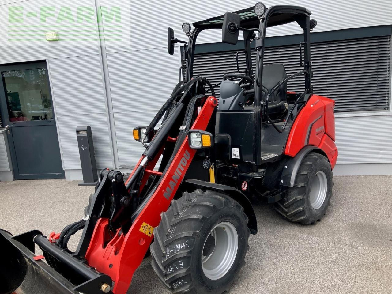 Manitou manitou mla 3-25 - Мини багер: слика 1 Manitou manitou mla 3-25 - Мини багер: слика 1