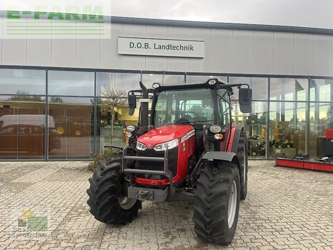 Massey Ferguson 4708 - Трактор: слика 1 Massey Ferguson 4708 - Трактор: слика 1