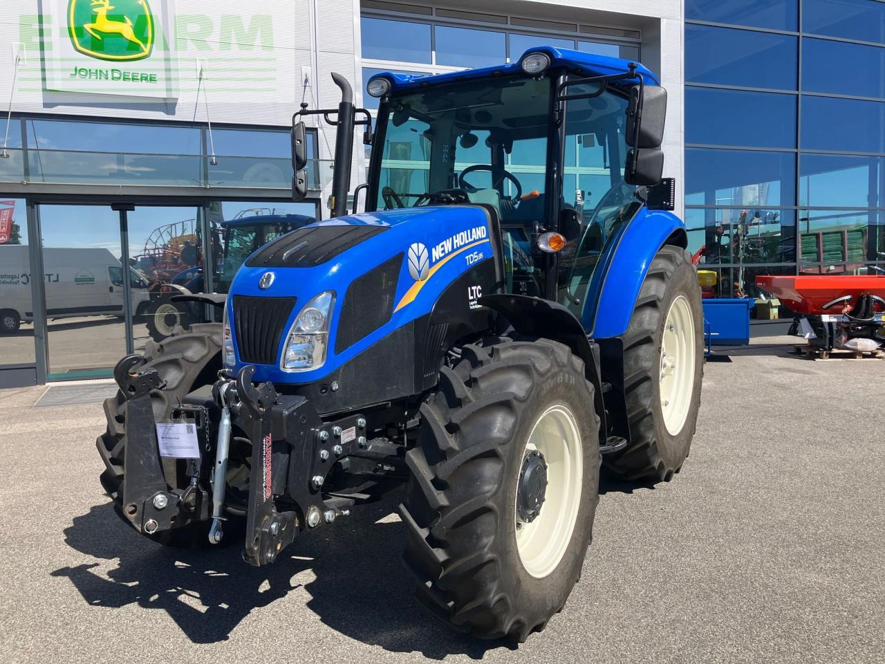 New Holland TD5.85 - Трактор: слика 1 New Holland TD5.85 - Трактор: слика 1