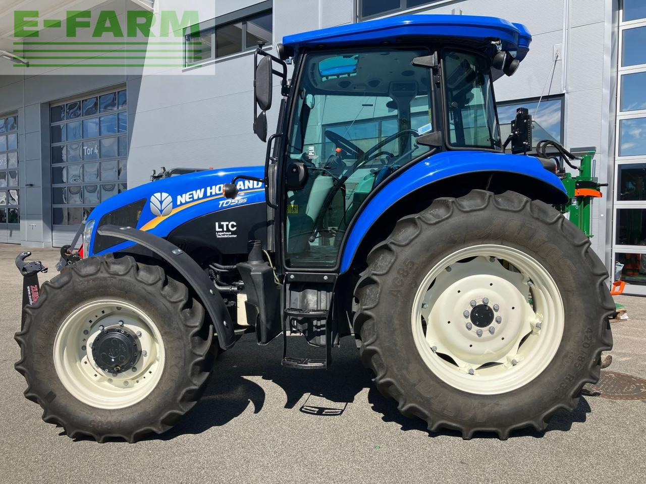 New Holland TD5.85 - Трактор: слика 2 New Holland TD5.85 - Трактор: слика 2