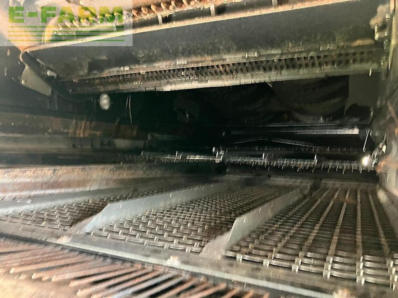 Комбајн New Holland cr9090: слика 17 Комбајн New Holland cr9090: слика 17