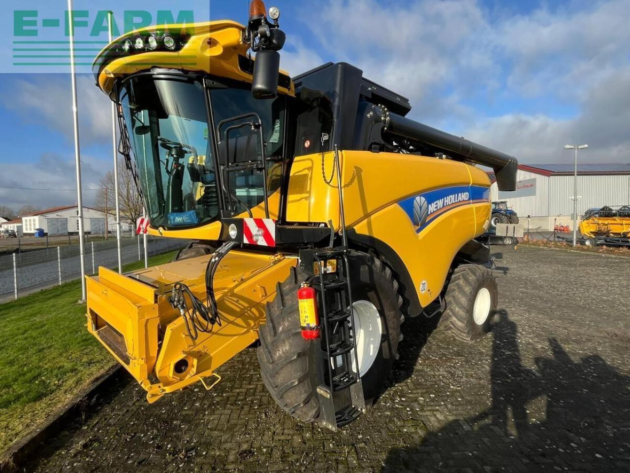 New Holland cx 6.90 schüttler + 25ft sw + sww - Комбајн: слика 1 New Holland cx 6.90 schüttler + 25ft sw + sww - Комбајн: слика 1