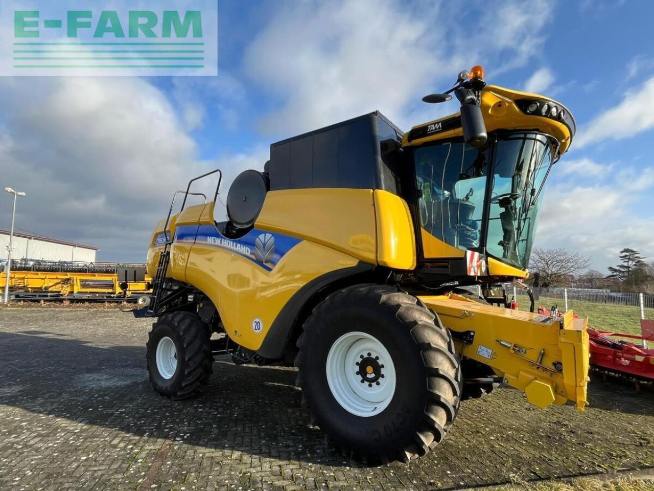 New Holland cx 6.90 schüttler + 25ft sw + sww - Комбајн: слика 4 New Holland cx 6.90 schüttler + 25ft sw + sww - Комбајн: слика 4