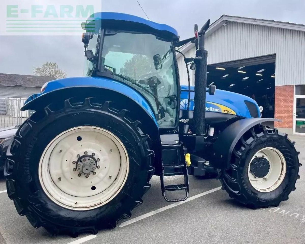 New Holland t 7030 - Трактор: слика 5 New Holland t 7030 - Трактор: слика 5