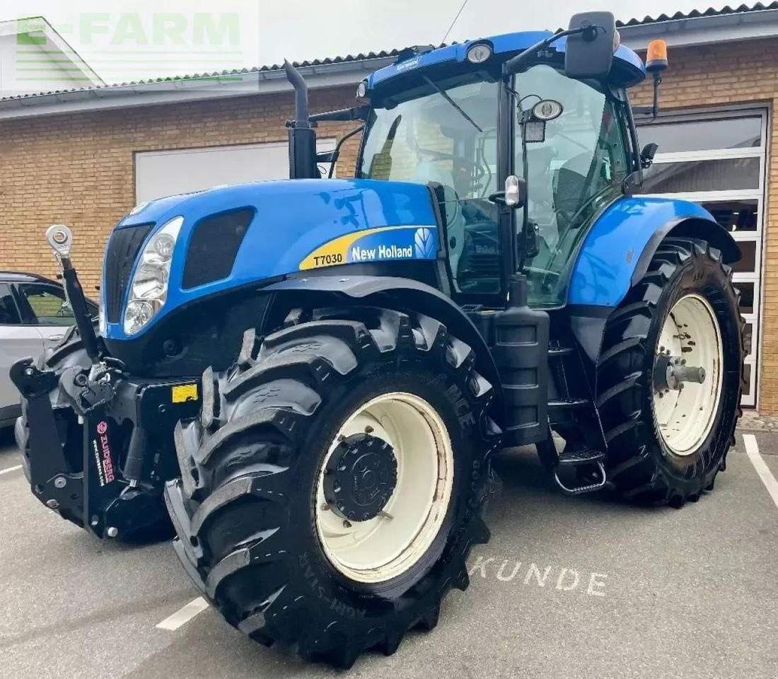 New Holland t 7030 - Трактор: слика 1 New Holland t 7030 - Трактор: слика 1