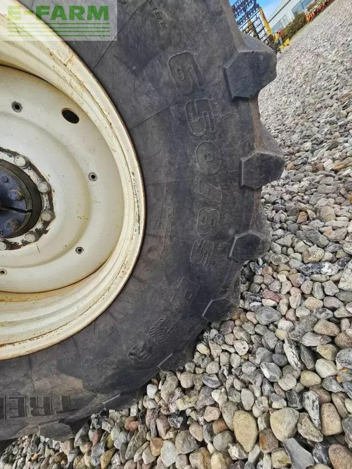 Трактор New Holland t 8.300: слика 6 Трактор New Holland t 8.300: слика 6