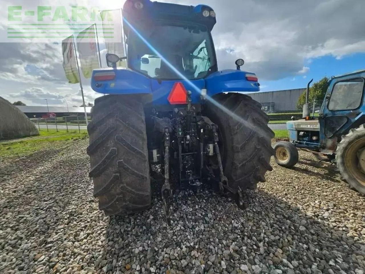 Трактор New Holland t 8.300: слика 14 Трактор New Holland t 8.300: слика 14