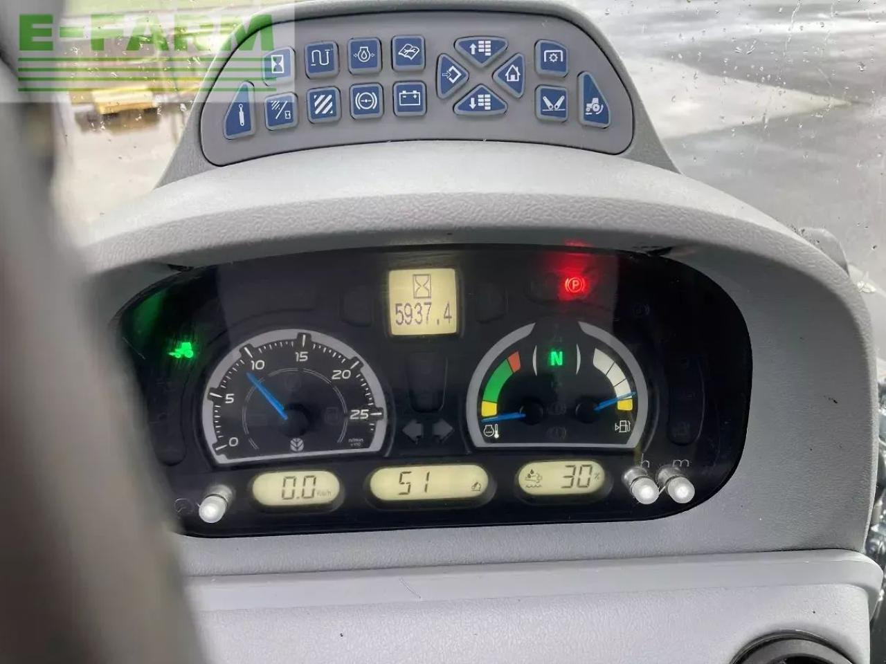 New Holland t6.125 electrocommand t4b - Трактор: слика 2 New Holland t6.125 electrocommand t4b - Трактор: слика 2