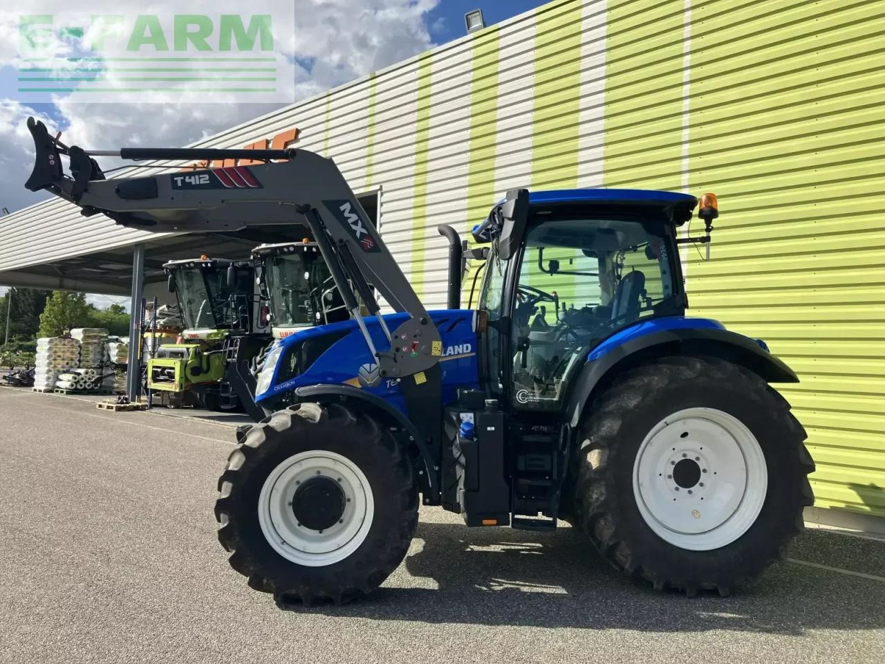 New Holland t6.145 deluxe ec + t412 EC Deluxe - Трактор: слика 2 New Holland t6.145 deluxe ec + t412 EC Deluxe - Трактор: слика 2