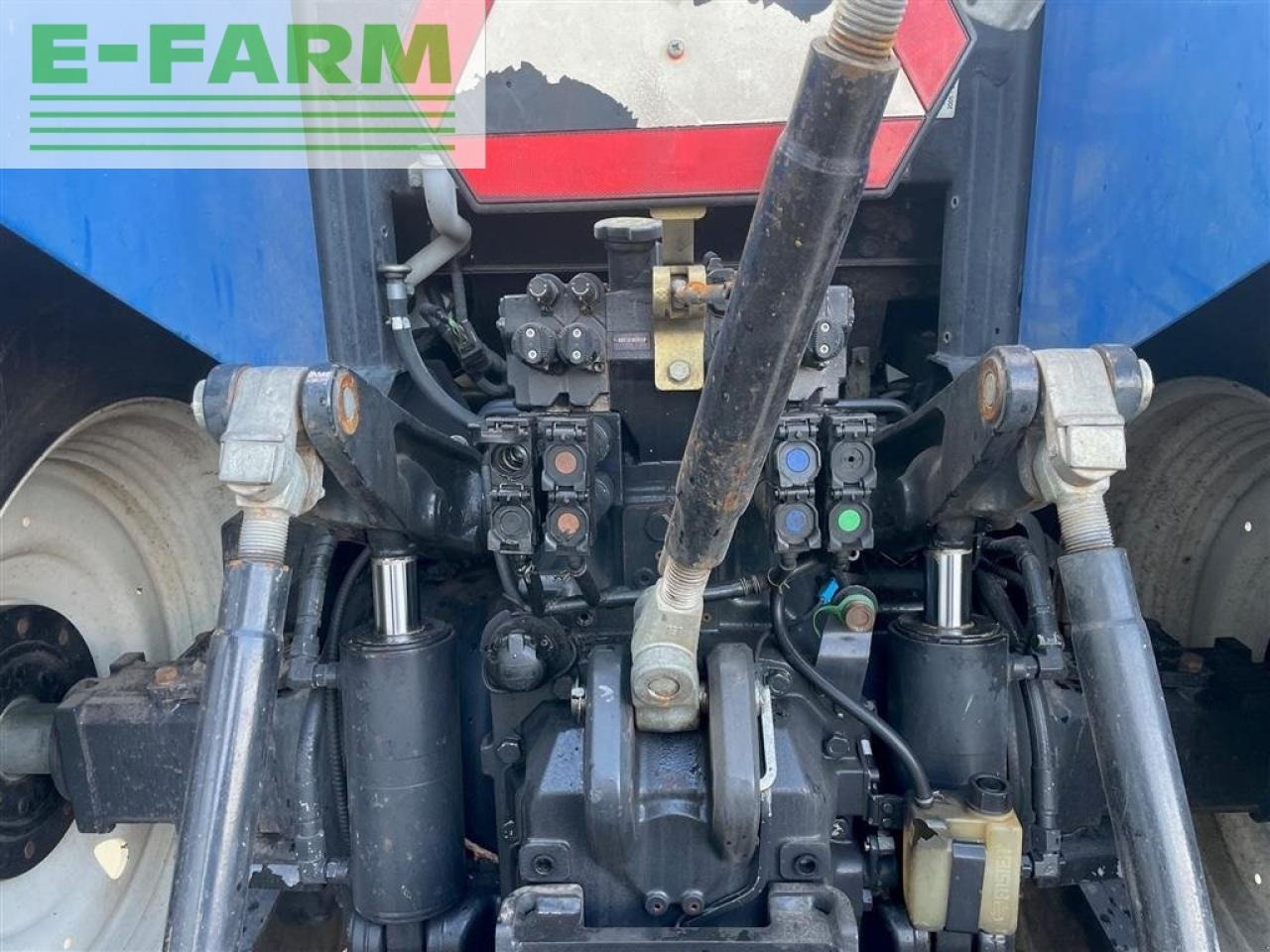 Трактор New Holland t7.220 med alø frontlæsser: слика 7
