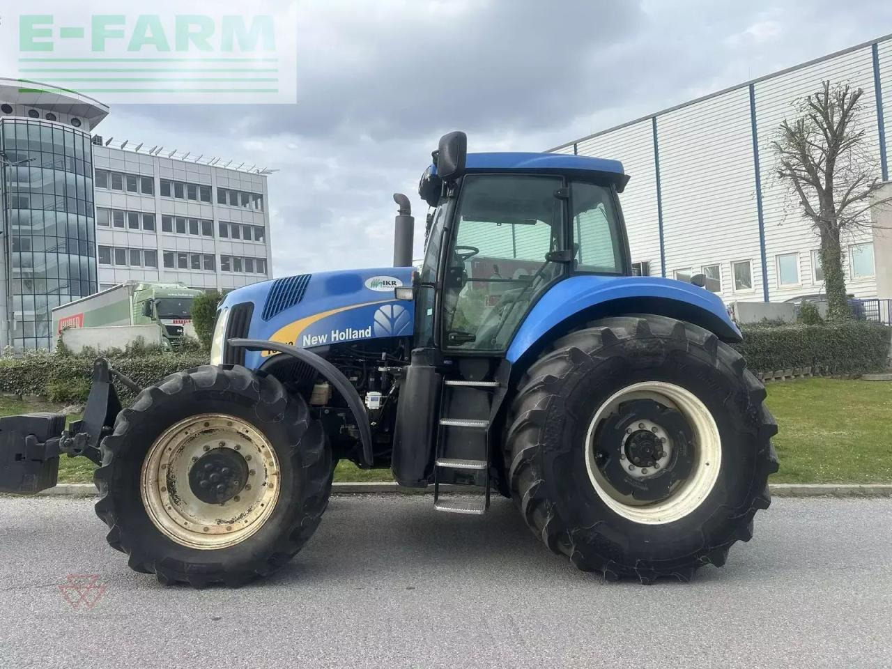 New Holland t8040 - Трактор: слика 3 New Holland t8040 - Трактор: слика 3