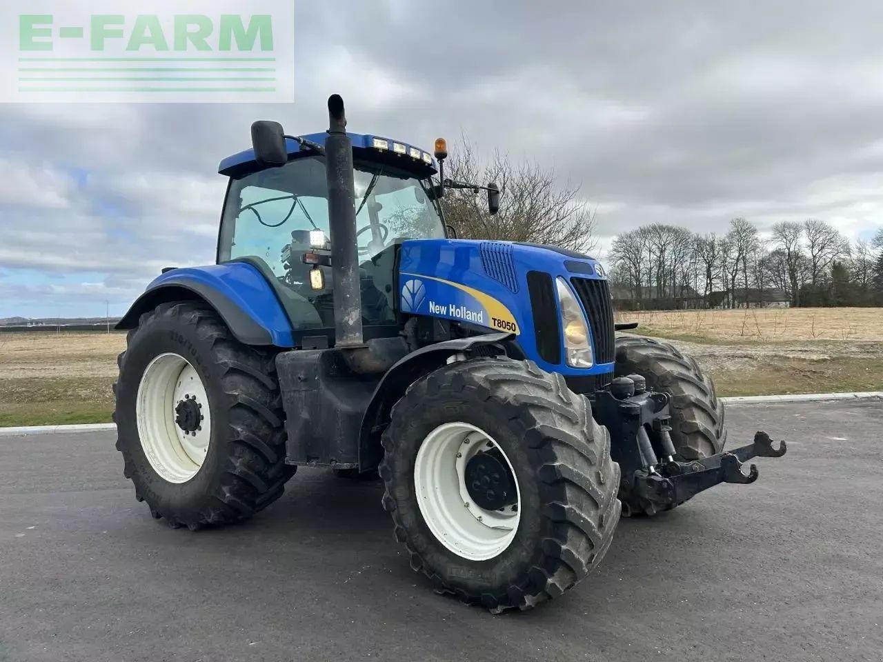 New Holland t8050 - Трактор: слика 2 New Holland t8050 - Трактор: слика 2