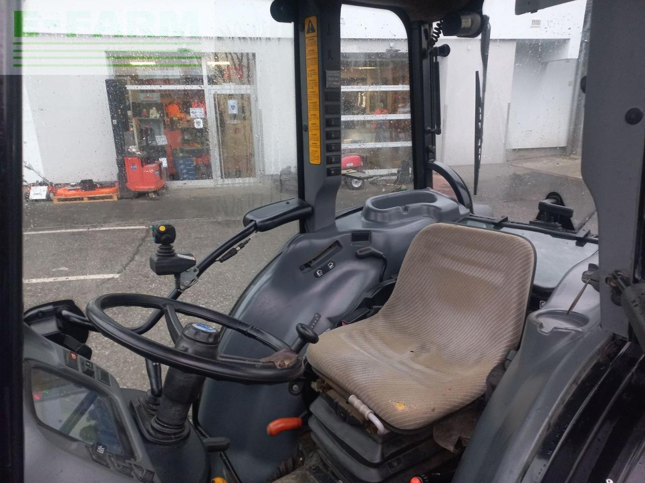 New Holland tn-n 75 - Трактор: слика 5 New Holland tn-n 75 - Трактор: слика 5