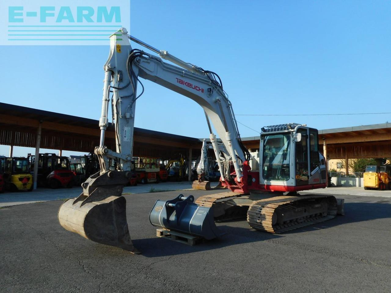 Takeuchi tb 2150 ( 15.095kg ) mit schwenkarm - Багер гасеничар: слика 2 Takeuchi tb 2150 ( 15.095kg ) mit schwenkarm - Багер гасеничар: слика 2