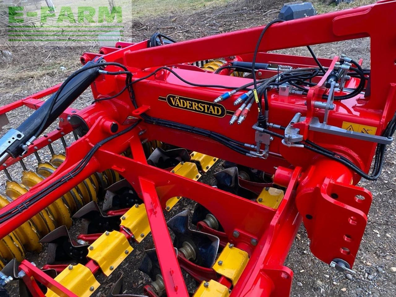 Väderstad Carrier XT 425 - Ситнач со дискови: слика 2 Väderstad Carrier XT 425 - Ситнач со дискови: слика 2