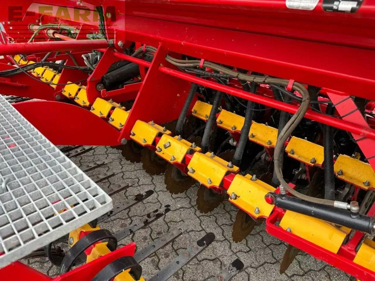 Väderstad rapid 400c - Комбајнска семенска дупчалка: слика 4 Väderstad rapid 400c - Комбајнска семенска дупчалка: слика 4