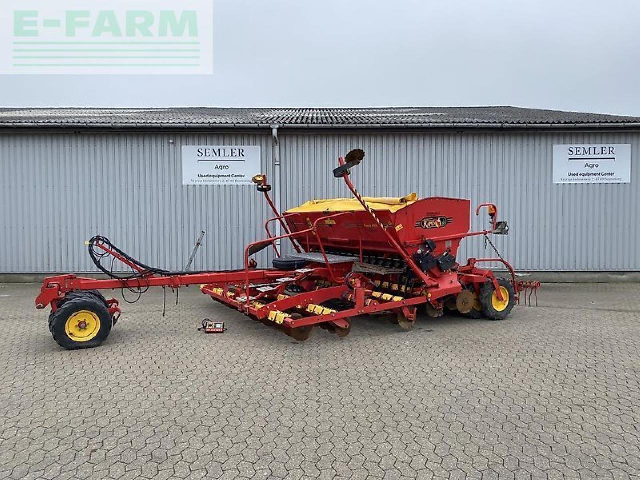 Väderstad rapid 400c - Семенска дупчалка: слика 1 Väderstad rapid 400c - Семенска дупчалка: слика 1