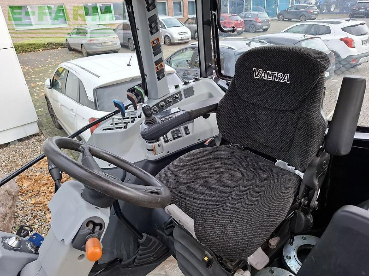 Трактор Valtra a95 hi-tech: слика 11