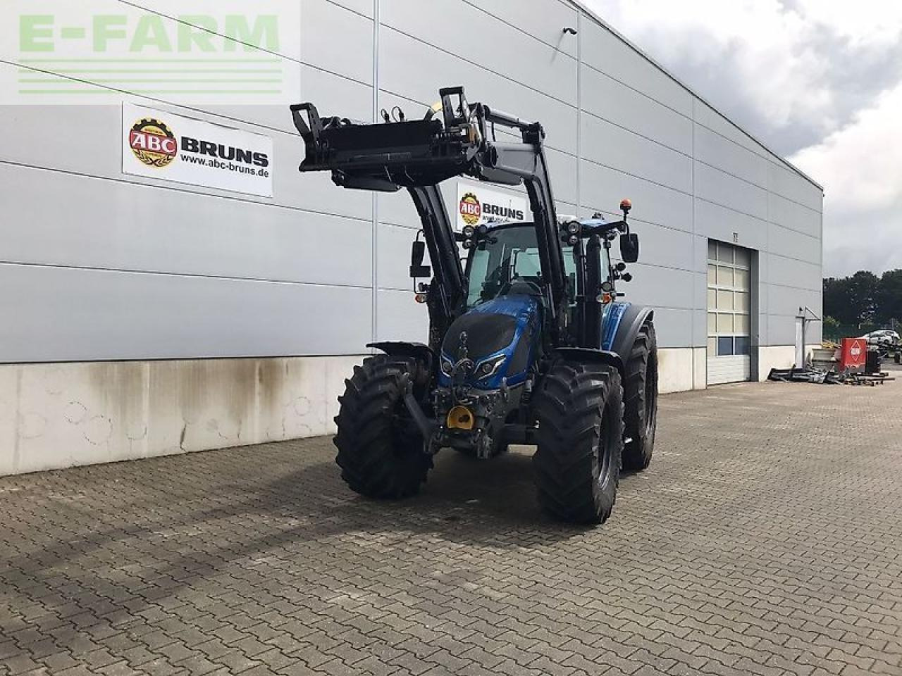Valtra g135 - Трактор: слика 1 Valtra g135 - Трактор: слика 1