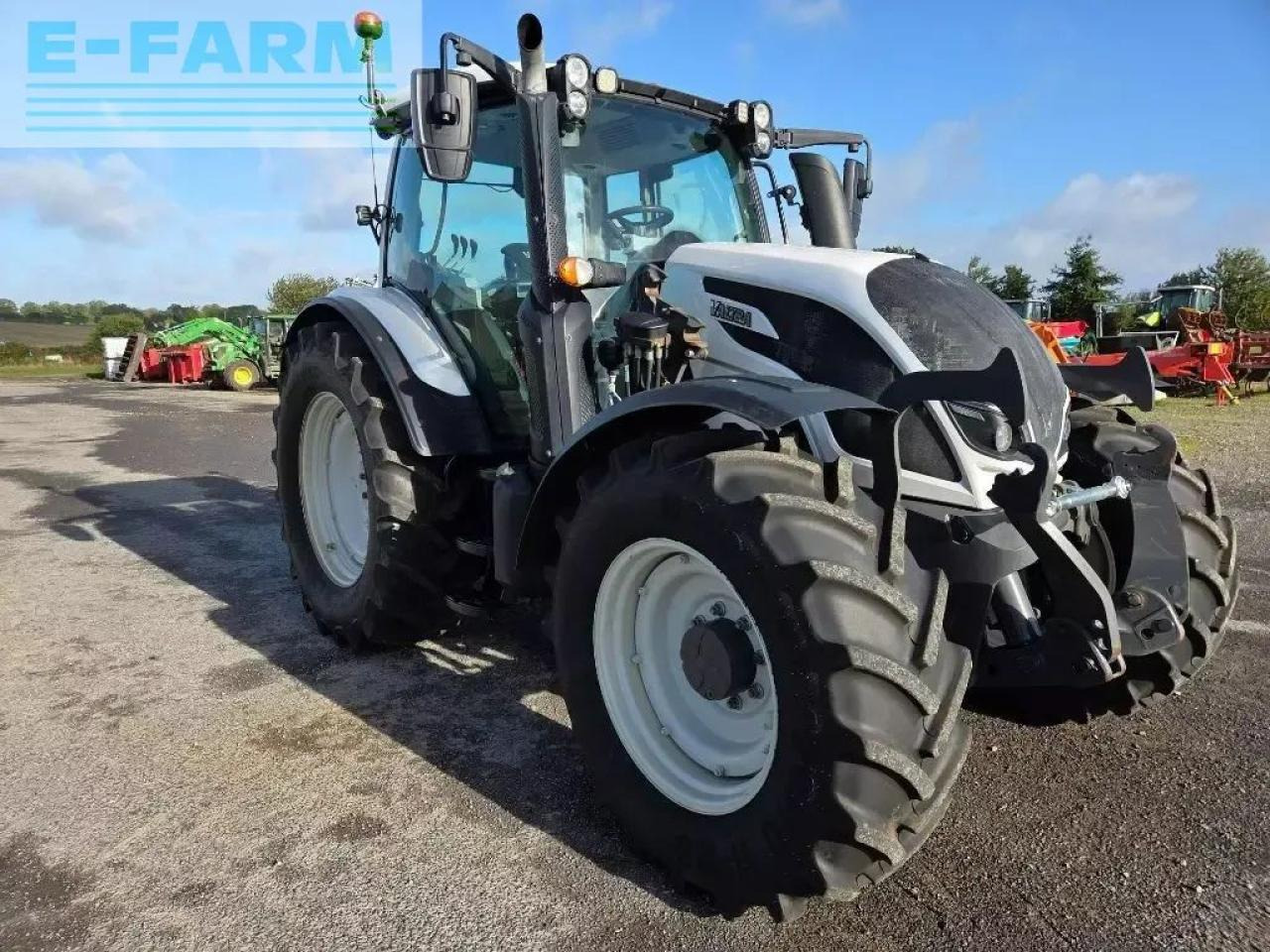 Valtra n124 hitech h5 HiTech - Трактор: слика 2 Valtra n124 hitech h5 HiTech - Трактор: слика 2