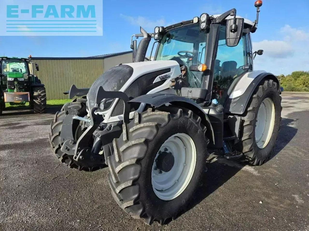 Valtra n124 hitech h5 HiTech - Трактор: слика 1 Valtra n124 hitech h5 HiTech - Трактор: слика 1