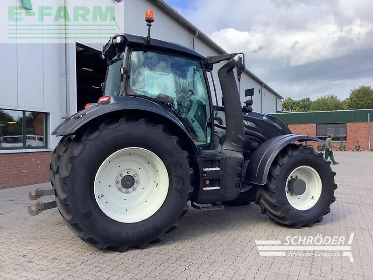 Valtra t 214 d smarttouch | rtk | unlimited - Трактор: слика 4 Valtra t 214 d smarttouch | rtk | unlimited - Трактор: слика 4