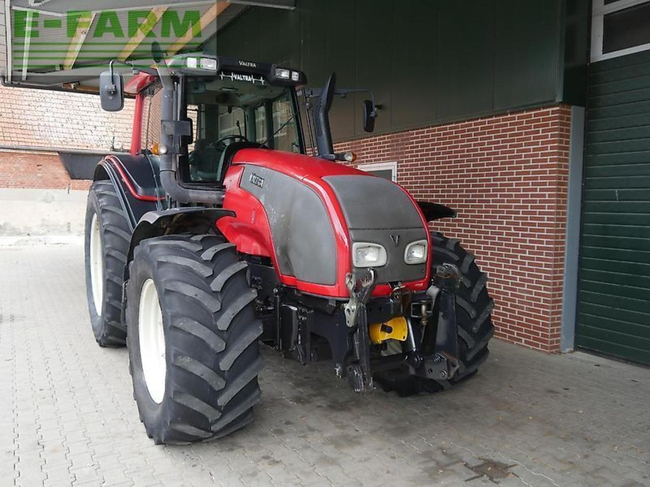 Valtra t151e hitech fzw HiTech - Трактор: слика 2 Valtra t151e hitech fzw HiTech - Трактор: слика 2