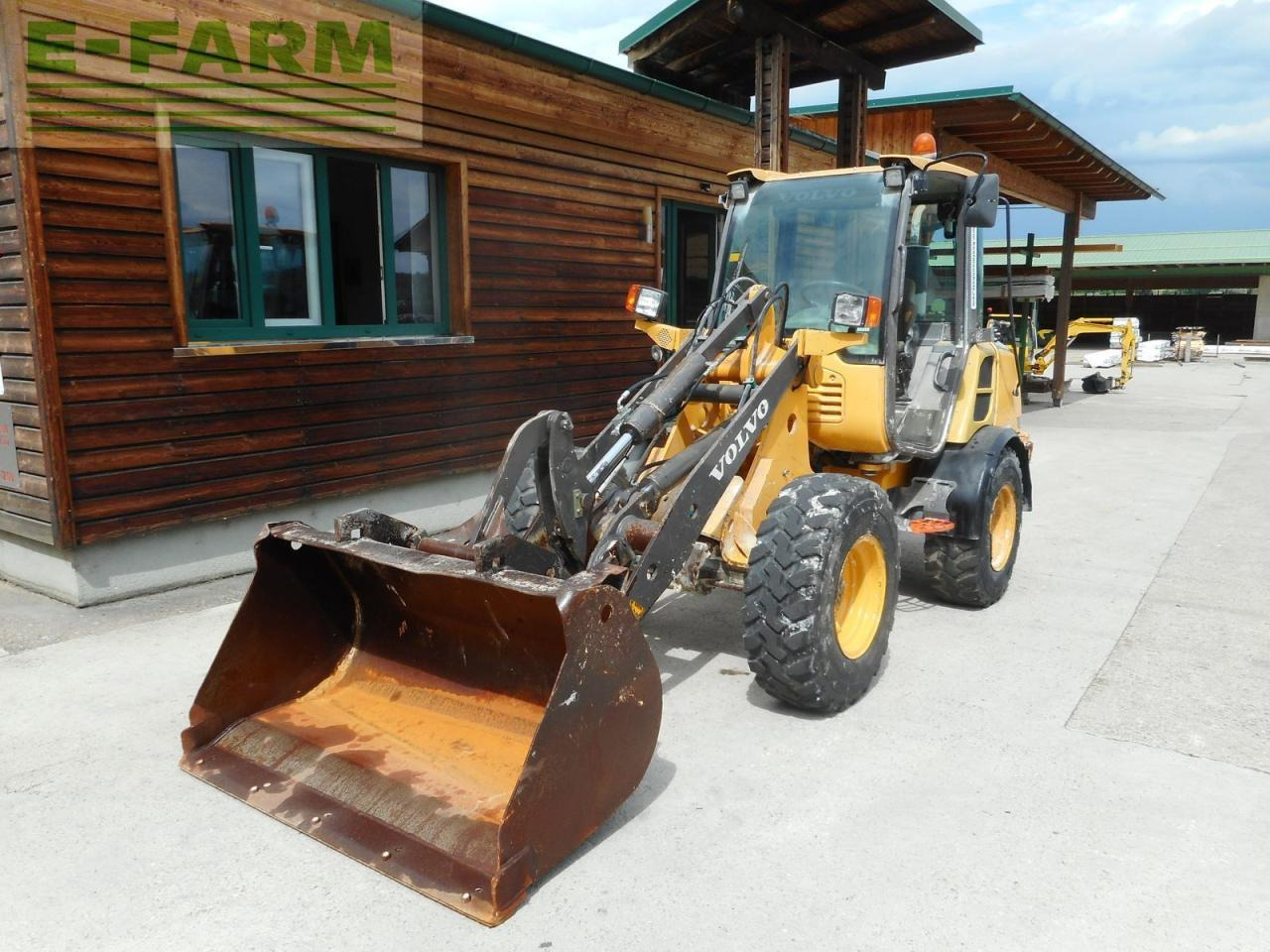 Volvo l25f ( 5.500kg ) hydr. schnellwechsler + 3 kreis - Мини багер: слика 2 Volvo l25f ( 5.500kg ) hydr. schnellwechsler + 3 kreis - Мини багер: слика 2