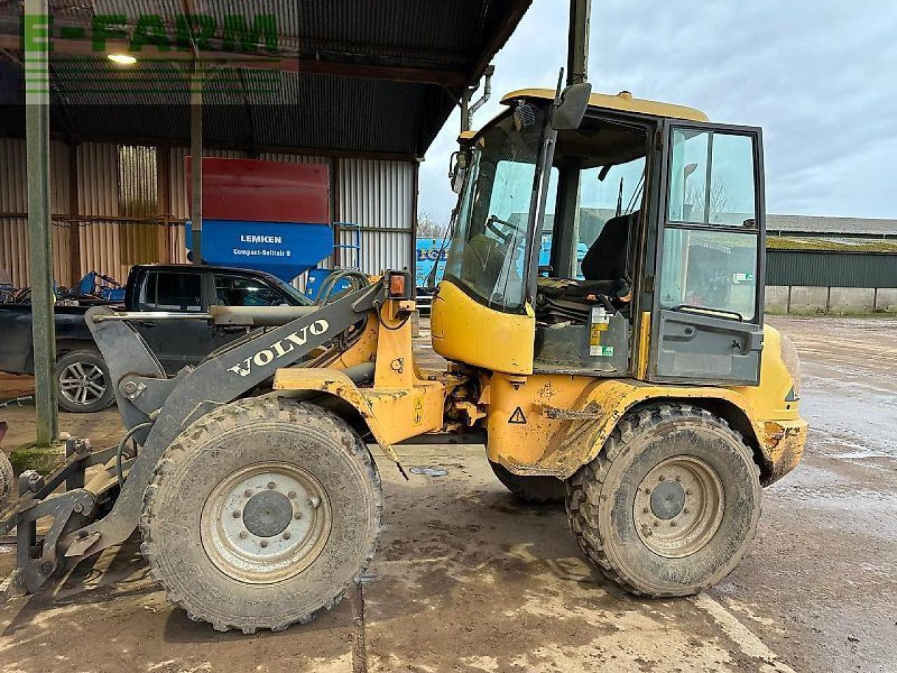 Volvo l30b - Мини багер: слика 1 Volvo l30b - Мини багер: слика 1
