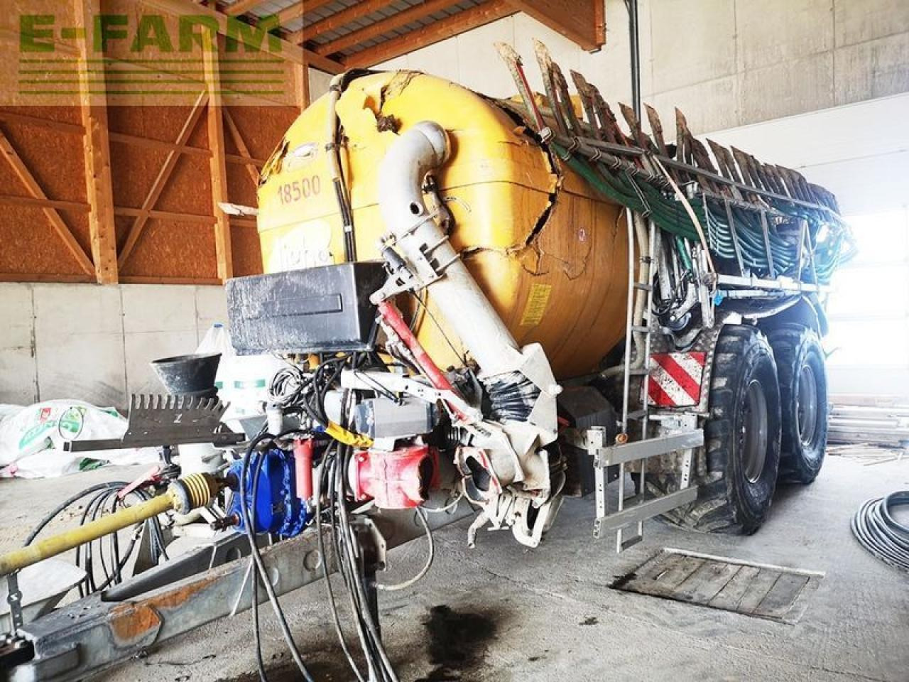 Light 18.500 polyesterfass mit unfallschaden - Цистерна за арско ѓубриво: слика 1 Light 18.500 polyesterfass mit unfallschaden - Цистерна за арско ѓубриво: слика 1