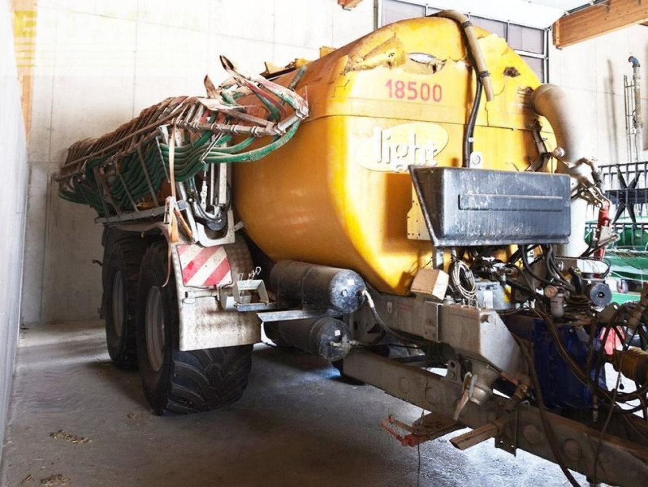 Light 18.500 polyesterfass mit unfallschaden - Цистерна за арско ѓубриво: слика 4 Light 18.500 polyesterfass mit unfallschaden - Цистерна за арско ѓубриво: слика 4