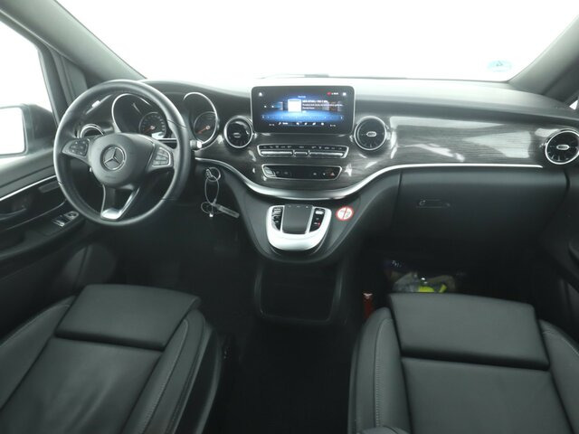MERCEDES-BENZ EQV 300 Avantgarde Line,lang,7Sitze,2xKlima,LED - Патничко комбе, Електрично комбе: слика 2 MERCEDES-BENZ EQV 300 Avantgarde Line,lang,7Sitze,2xKlima,LED - Патничко комбе, Електрично комбе: слика 2