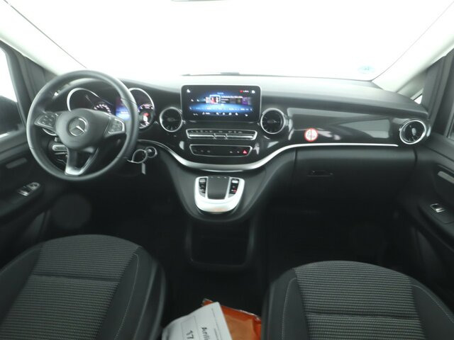 MERCEDES-BENZ EQV 300 Extralang,8Sitze,2xelektr.Schiebetür,LED... - Патничко комбе, Електрично комбе: слика 2 MERCEDES-BENZ EQV 300 Extralang,8Sitze,2xelektr.Schiebetür,LED... - Патничко комбе, Електрично комбе: слика 2