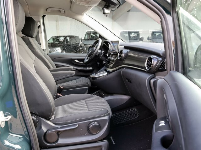 MERCEDES-BENZ EQV 300 lang,7Sitze,2xelek.Schiebetür,EasyPack... - Минибус, Електричен автобус: слика 4 MERCEDES-BENZ EQV 300 lang,7Sitze,2xelek.Schiebetür,EasyPack... - Минибус, Електричен автобус: слика 4