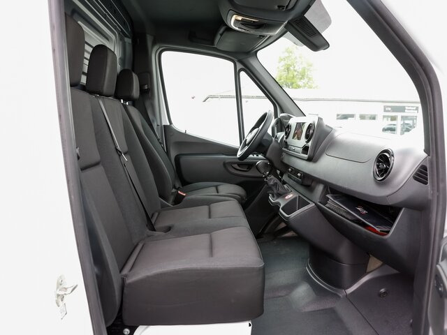 MERCEDES-BENZ Sprinter 317 CDI Kasten,L2H2,MBUX,Kamera - Товарно комбе: слика 3 MERCEDES-BENZ Sprinter 317 CDI Kasten,L2H2,MBUX,Kamera - Товарно комбе: слика 3
