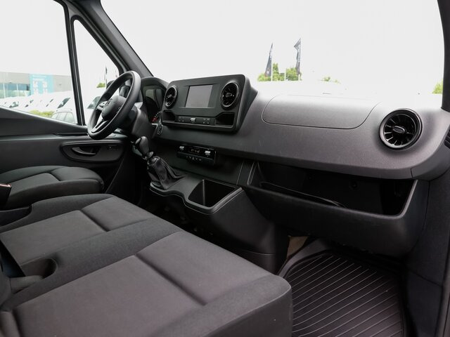 MERCEDES-BENZ Sprinter 317 CDI Kasten,L2H2,MBUX,Kamera - Товарно комбе: слика 4 MERCEDES-BENZ Sprinter 317 CDI Kasten,L2H2,MBUX,Kamera - Товарно комбе: слика 4