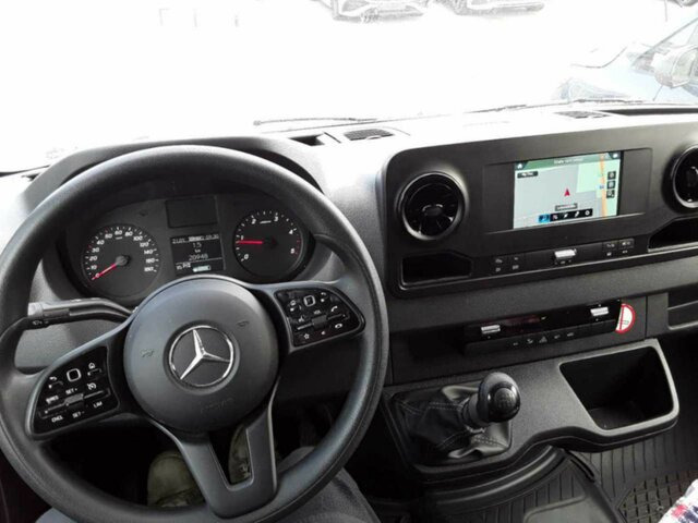 MERCEDES-BENZ Sprinter 317 CDI Kasten,L2H2,MBUX,Kamera... - Товарно комбе: слика 3 MERCEDES-BENZ Sprinter 317 CDI Kasten,L2H2,MBUX,Kamera... - Товарно комбе: слика 3