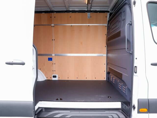 MERCEDES-BENZ Sprinter 317 CDI,L2H2,Automatik,Kamera,LED - Товарно комбе: слика 2 MERCEDES-BENZ Sprinter 317 CDI,L2H2,Automatik,Kamera,LED - Товарно комбе: слика 2