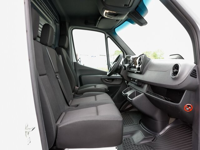 MERCEDES-BENZ Sprinter 317 CDI,L2H2,Automatik,Kamera,LED - Товарно комбе: слика 3 MERCEDES-BENZ Sprinter 317 CDI,L2H2,Automatik,Kamera,LED - Товарно комбе: слика 3