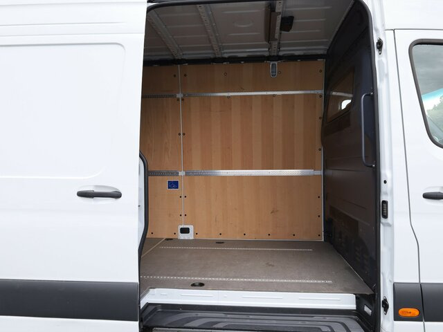 MERCEDES-BENZ Sprinter 317 Maxi,9GTronic,MBUX,Kamera - Товарно комбе: слика 2 MERCEDES-BENZ Sprinter 317 Maxi,9GTronic,MBUX,Kamera - Товарно комбе: слика 2