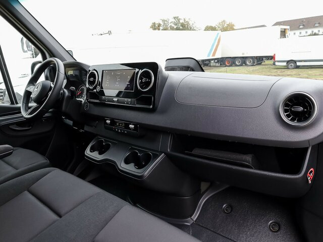 MERCEDES-BENZ Sprinter 317 Maxi,9GTronic,MBUX,Kamera - Товарно комбе: слика 4 MERCEDES-BENZ Sprinter 317 Maxi,9GTronic,MBUX,Kamera - Товарно комбе: слика 4