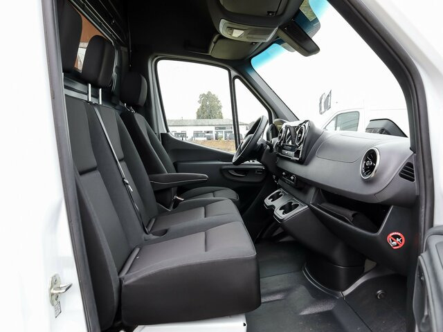 MERCEDES-BENZ Sprinter 317 Maxi,9GTronic,MBUX,Kamera - Товарно комбе: слика 3 MERCEDES-BENZ Sprinter 317 Maxi,9GTronic,MBUX,Kamera - Товарно комбе: слика 3