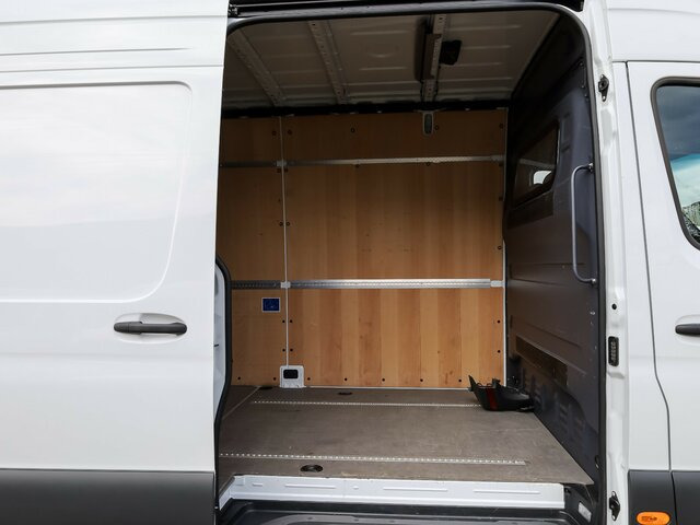 MERCEDES-BENZ Sprinter 317 Maxi,9GTronic,MBUX,Kamera - Товарно комбе: слика 2 MERCEDES-BENZ Sprinter 317 Maxi,9GTronic,MBUX,Kamera - Товарно комбе: слика 2