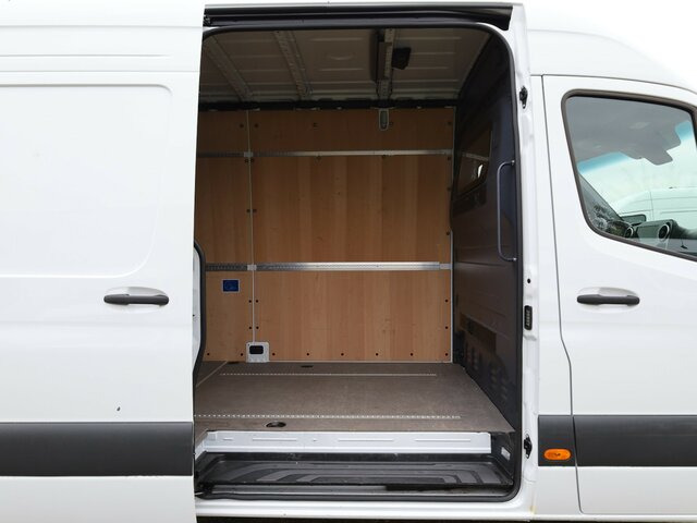 MERCEDES-BENZ Sprinter 317 Maxi,9GTronic,MBUX,Kamera - Товарно комбе: слика 2 MERCEDES-BENZ Sprinter 317 Maxi,9GTronic,MBUX,Kamera - Товарно комбе: слика 2