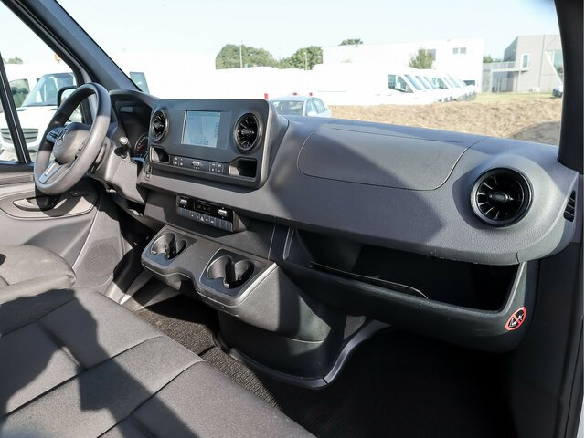 MERCEDES-BENZ Sprinter 317 Maxi,9GTronic,MBUX,Kamera,Navi... - Товарно комбе: слика 4 MERCEDES-BENZ Sprinter 317 Maxi,9GTronic,MBUX,Kamera,Navi... - Товарно комбе: слика 4