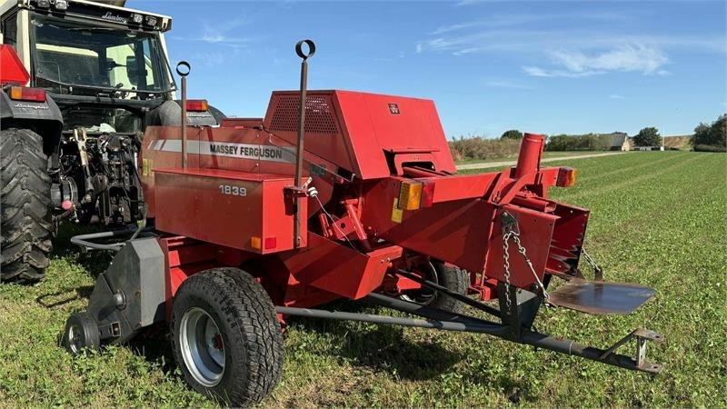 Massey Ferguson 1839 Småballe presser - Обмотувач на бали: слика 4 Massey Ferguson 1839 Småballe presser - Обмотувач на бали: слика 4