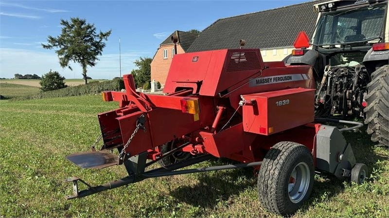 Massey Ferguson 1839 Småballe presser - Обмотувач на бали: слика 3 Massey Ferguson 1839 Småballe presser - Обмотувач на бали: слика 3