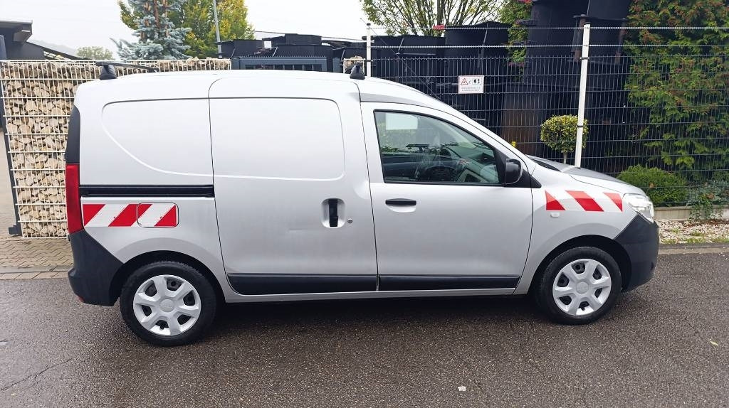 Dacia Dokker Transporter, Kastenwagen, Werkstattschränke - Мало комбе: слика 5 Dacia Dokker Transporter, Kastenwagen, Werkstattschränke - Мало комбе: слика 5