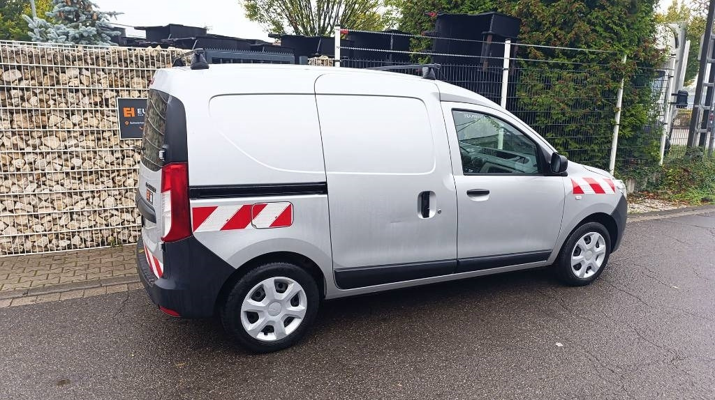 Dacia Dokker Transporter, Kastenwagen, Werkstattschränke - Мало комбе: слика 4 Dacia Dokker Transporter, Kastenwagen, Werkstattschränke - Мало комбе: слика 4