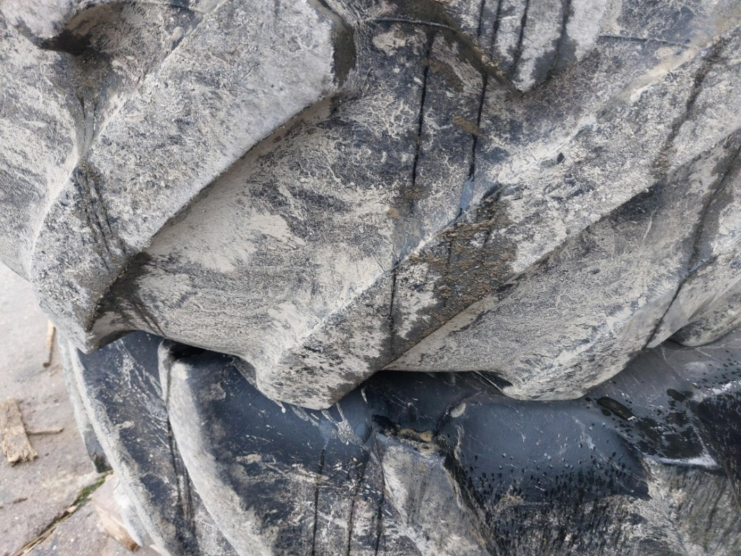 Continental 900/60R38 750/55R30 John Deere 8335R 8430 8530 - Гуми и бандажи: слика 3 Continental 900/60R38 750/55R30 John Deere 8335R 8430 8530 - Гуми и бандажи: слика 3